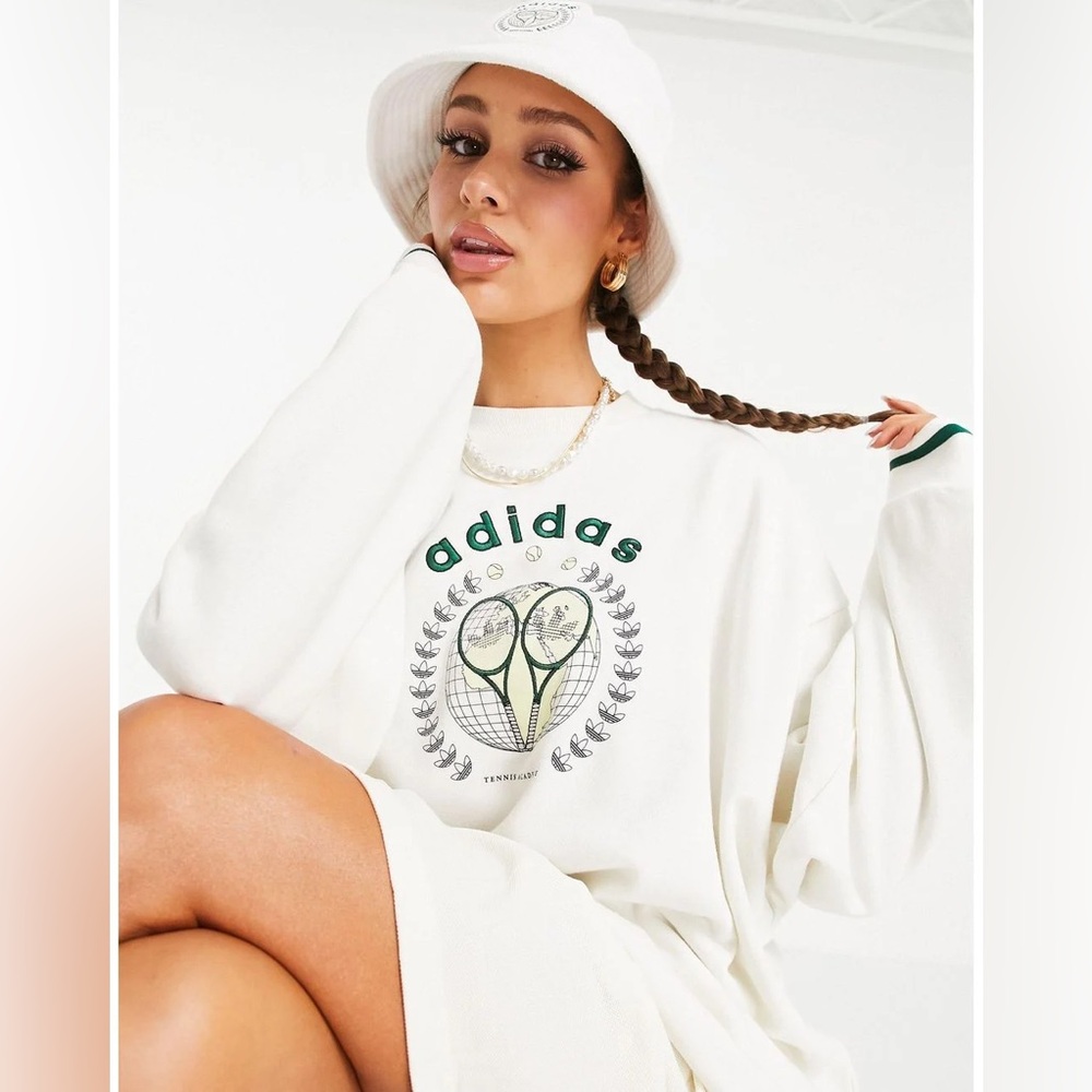 NWOT Adidas Vintage Themed Tenn Sweatshirt